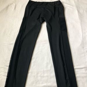 Black leggings with side pockets